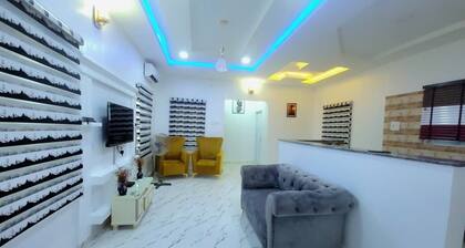 Port Harcourt-Family-sized Apartment with Lovely Rooms for Perfect Relaxation