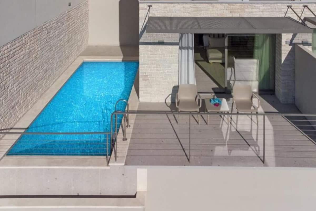 Junior studio suite, privézwembad, uitzicht op zee | 1 slaapkamer, luxe beddengoed, donzen dekbedden, een kluis op de kamer
