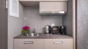 1 bedroom, premium bedding, down comforters, in-room safe