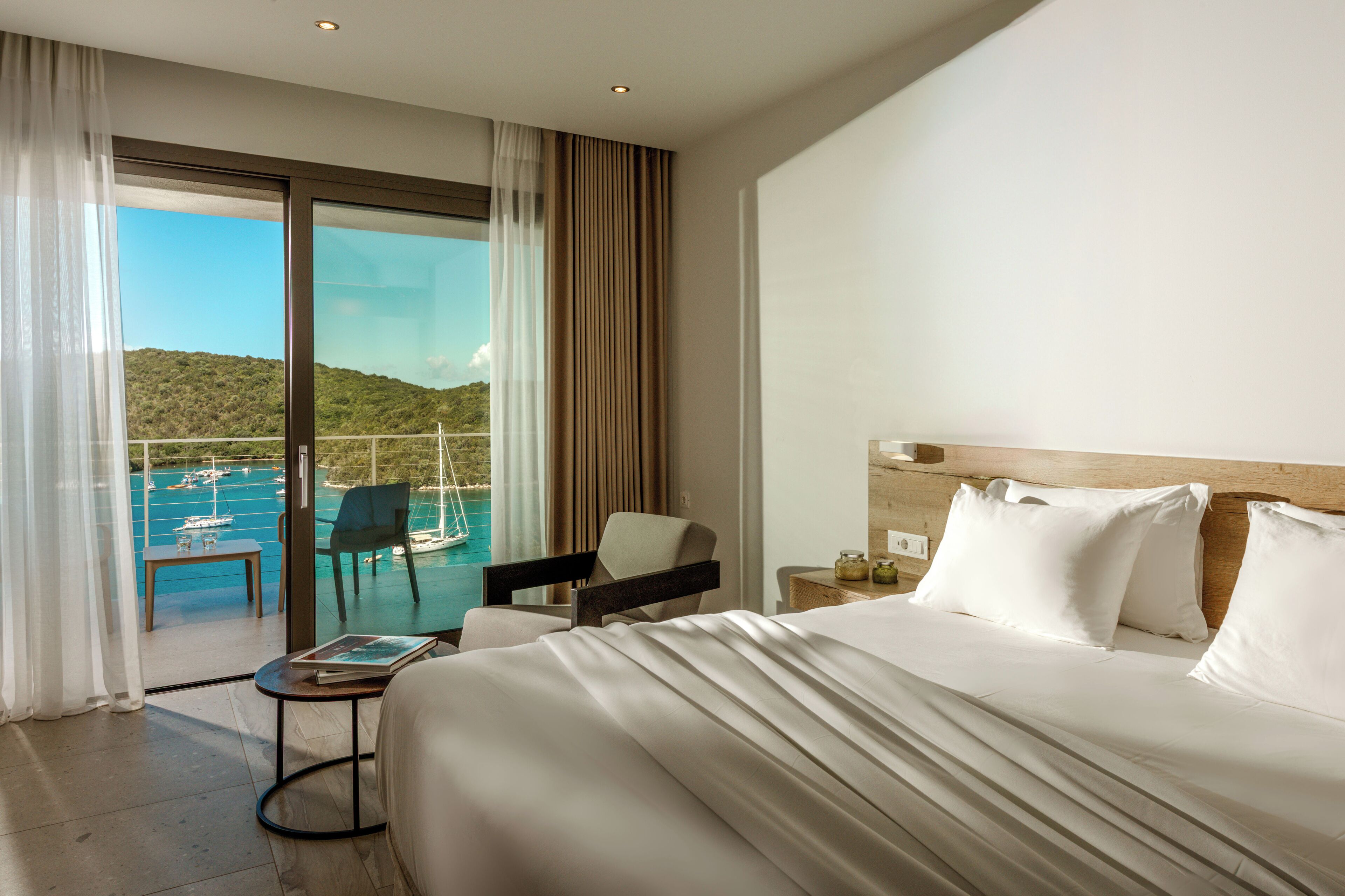 Deluxe kamer, uitzicht op zee | Luxe beddengoed, donzen dekbedden, een kluis op de kamer