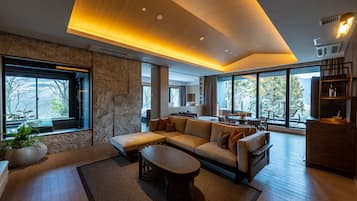 Executive-Suite | Daunenbettdecken, Minibar (mit einigen kostenlosen Artikeln), Zimmersafe