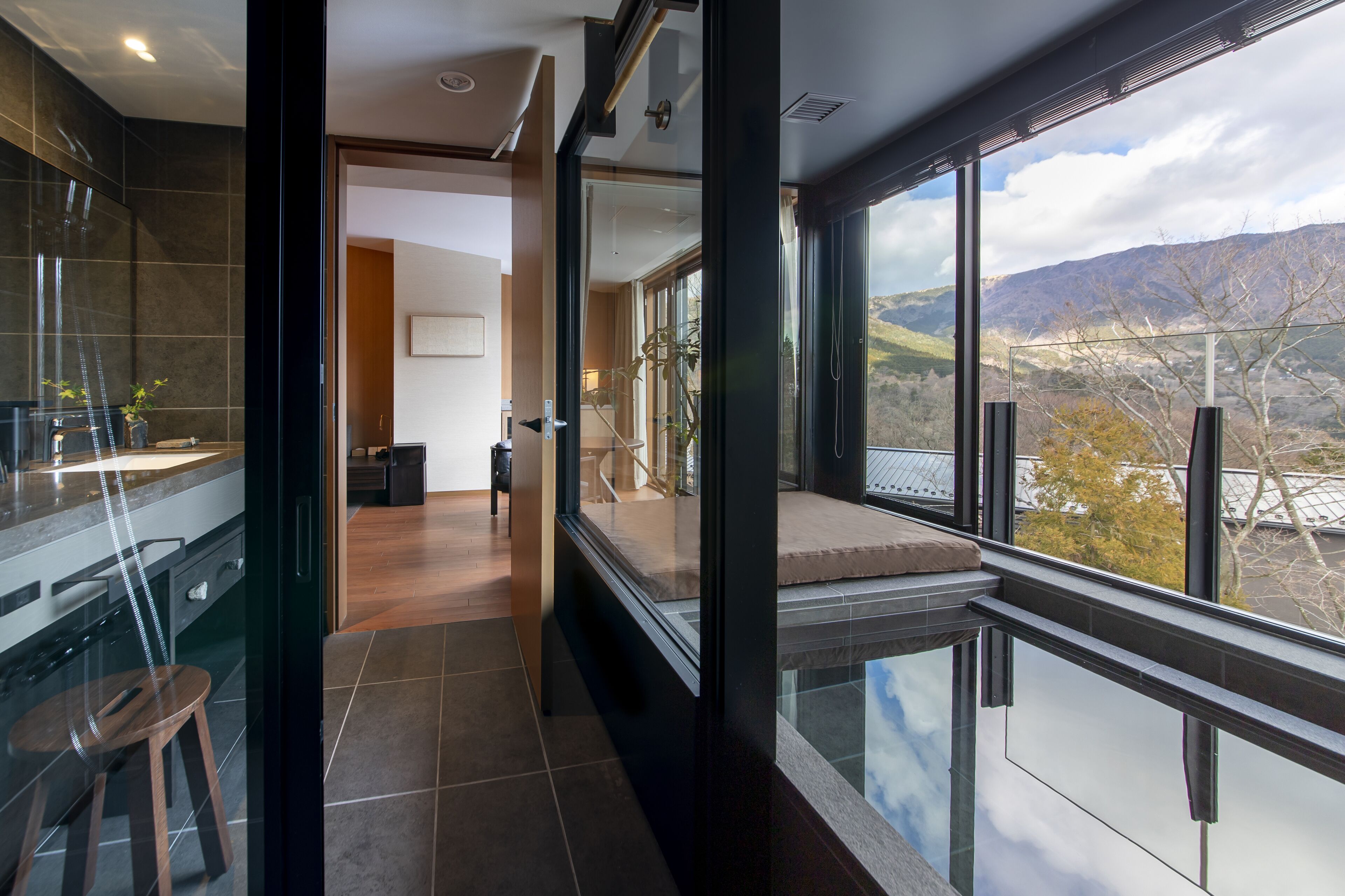 Senior Suite, Non Smoking | Bathroom | Separate tub and shower, spring water tub, free toiletries, hair dryer