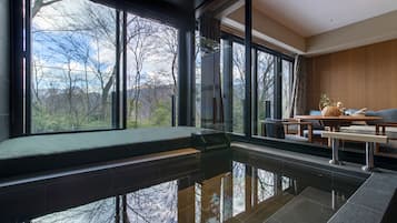 Suite Superior, non fumatori | Bagno | Vasca e doccia separate, vasca con acqua sorgiva