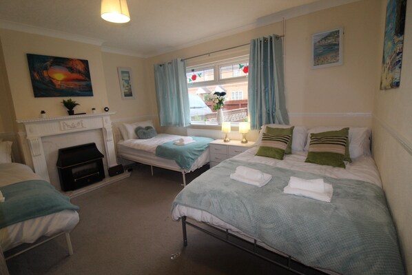 House | 4 bedrooms, free WiFi - Brookdale House (Sutton-in-Ashfield)