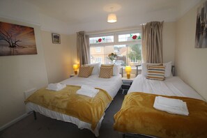 4 bedrooms, free WiFi - Brookdale House (Sutton-in-Ashfield)