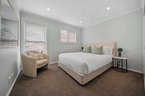 5 bedrooms, WiFi, bed sheets
