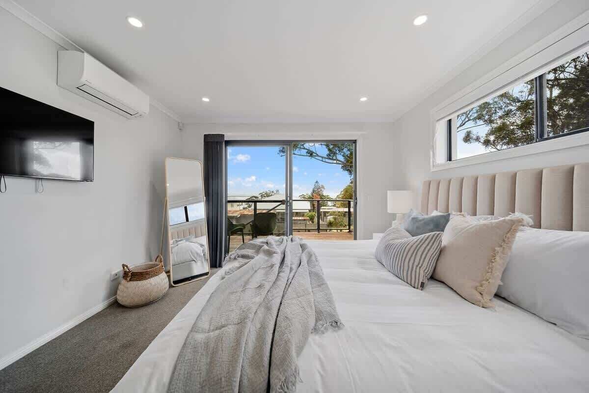 5 bedrooms, WiFi, bed sheets