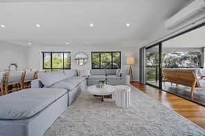 TV, DVD player - Indigo Views Summary: (Vincentia)