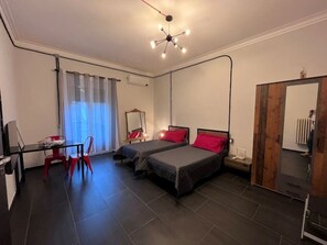 1 bedroom, desk, soundproofing, iron/ironing board - Minardi apartment 3 (Vercelli)