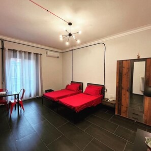1 bedroom, desk, soundproofing, iron/ironing board - Minardi apartment 3 (Vercelli)