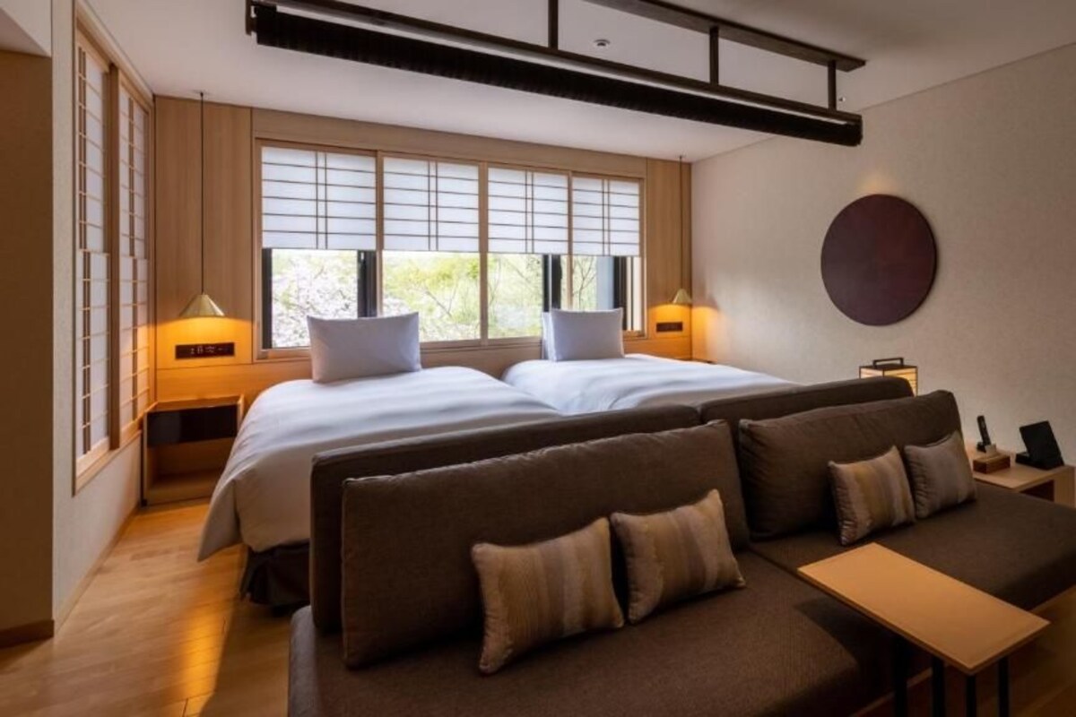 Habitación superior con 2 camas individuales, vistas a la ciudad | Caja fuerte, cortinas opacas, wifi gratis