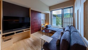 Habitación Premium con 2 camas individuales, vistas a la ciudad | Zona de estar