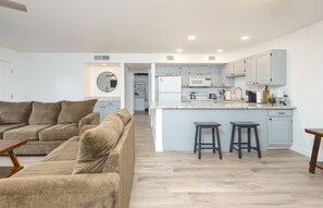 Smart TV, books - Walkable 2BR in Old Town w/ Heated Pool + More (Scottsdale)