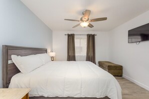 2 bedrooms, iron/ironing board, free WiFi, bed sheets