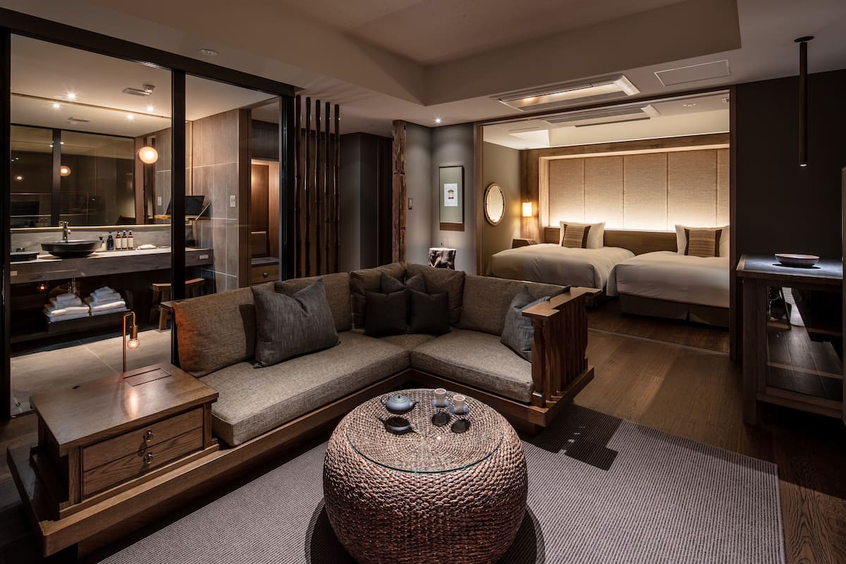 Eenvoudige suite | 1 slaapkamer, een minibar, een kluis op de kamer