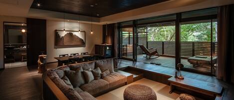 Executive Suite | 1 bedroom, minibar, in-room safe, individually decorated