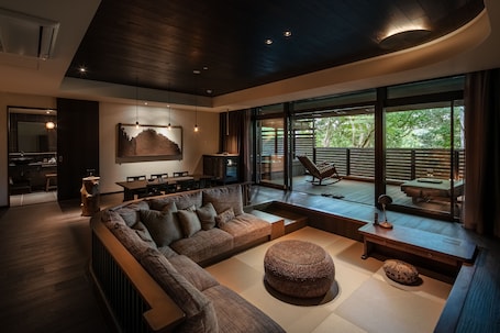 Executive Suite. Fufu Nara