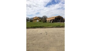 المنطقة المحيطة بالمنشأة