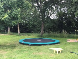 المنطقة المحيطة بالمنشأة