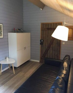 Télévision, jeux vidéo, lecteur de DVD, baby-foot