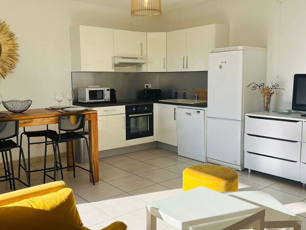 Fridge, microwave, oven, stovetop