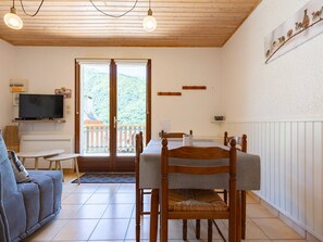 TV - Charming Apt for 4 in Loudenvielle - Free Wifi, near Lake, Shops, & Ski Lift (Loudenvielle)