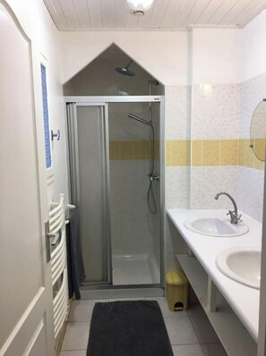 Shower, hair dryer - Gîte Les Plages (L'Île-d'Olonne)
