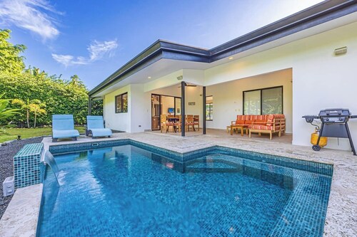 200 MB internet-Walk to beach-Uvita-Sleep 6