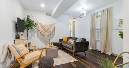Columbus Park - Lower- 1 Bed Close to River Market