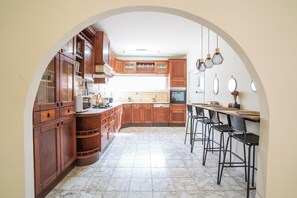 公寓 | 私人厨房 | 大冰箱、微波炉、烤箱、炉灶