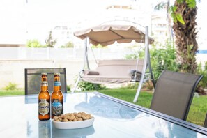 Terrace/patio - Supreme 4BR Villa With Garden & Sea View (Tel Aviv)