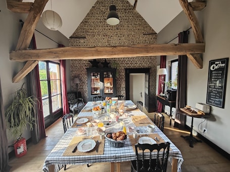 TV de tela plana 50 cm com canais digitais, TV. Le Paddock