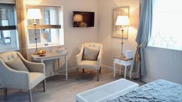 Klassieke tweepersoonskamer | Luxe beddengoed, individueel gedecoreerd, individueel gemeubileerd