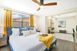 4 Schlafzimmer, Schreibtisch, Bügeleisen/Bügelbrett, Reisekinderbett