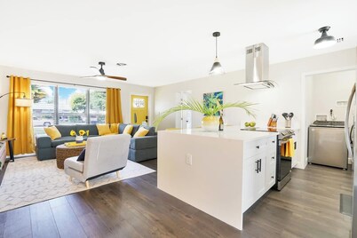 Sun Casita ☀️ Heated Pool & Putting Green - 6 min to Beach