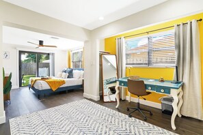 4 habitaciones, escritorio y tabla de planchar con plancha 