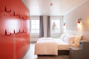Blackout curtains, free WiFi, bed sheets - Peanut Mountain Lodge (Val d'Illiez)