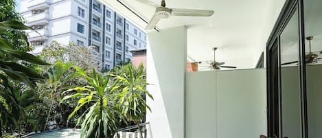 Deluxe Double Room | Living area