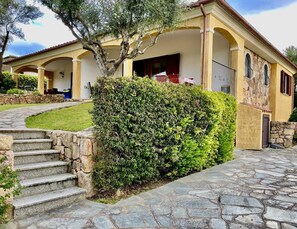 Exterior - House / Villa - Budoni (Tanaunella (Budoni))