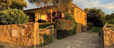 المنشأة من الخارج