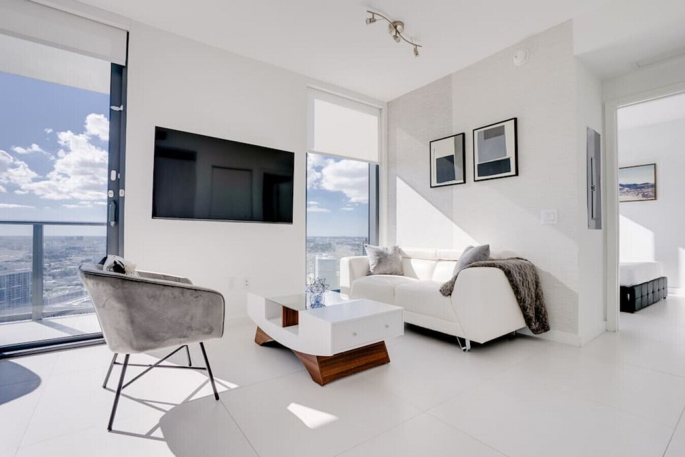 WFH ready, Paradise 2BR suite with a Balcony, Pool, and GYM