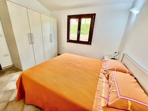 2 quartos, berço de viagem, Wi-Fi de cortesia, roupa de cama