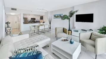 Een televisie en een kantoor