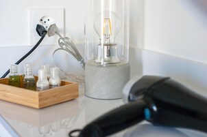 Shower, hair dryer, heated floors, towels