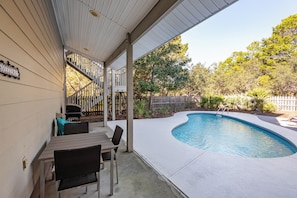 Outdoor dining - Breezeway ~ 112 Savelle Dr ~ Grayton Beach (Santa Rosa Beach)