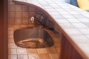 Doccia, asciugacapelli, asciugamani, sapone