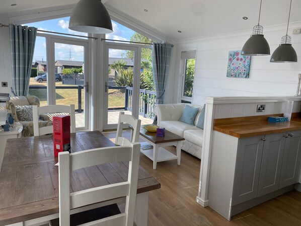 Living area - Stunning 2 Bed Villa in Ramsgate (Monkton)