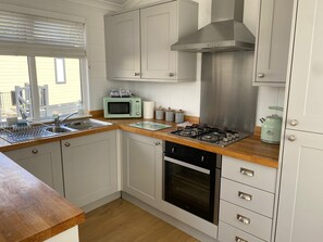 Private kitchen - Stunning 2 Bed Villa in Ramsgate (Monkton)