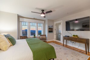 3 slaapkamers, een strijkplank/strijkijzer, gratis wifi, beddengoed