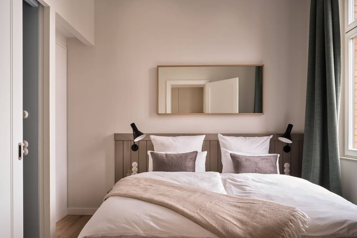 Apartment mit 1 Schlafzimmer | Premium bedding, pillow-top beds, in-room safe, laptop workspace